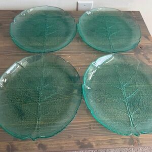 4 x vintage Arcoroc aspen leaf glass dinner plates
9.5” across
